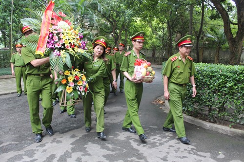 Êv88 chào đón năm mới 2026 thăm và dâng hương tại nhà Đại tướng Võ Nguyên Giáp